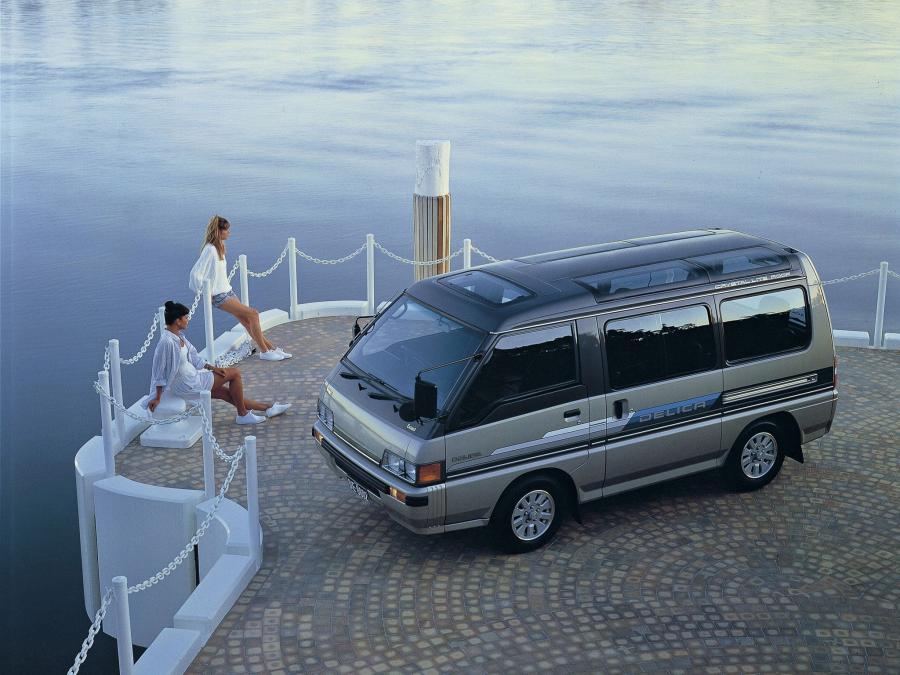  Mitsubishi Delica Star Wagon 1986 года  (фото 2 из 7)